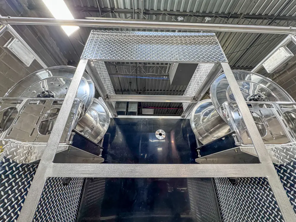 Unfinished body compartment structure in bay, photo 110 of 303.